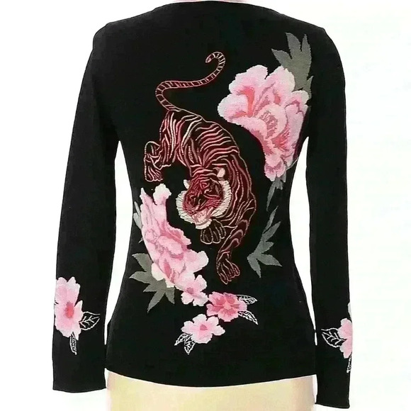 NWT🌺🐯Pullover Sweater - Picture 1 of 2